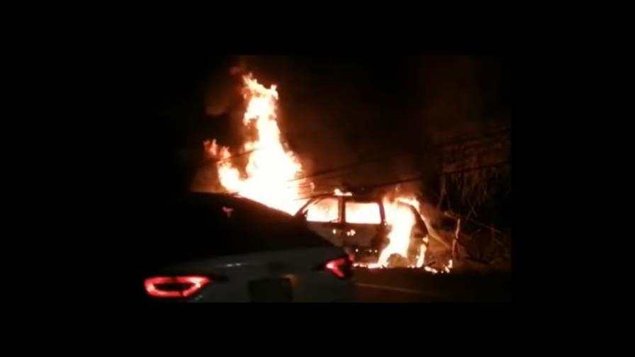 Muere hombre calcinado al incendiarse su vehículo en choque contra poste de luz Muere hombre calcinado al incendiarse su vehículo en choque contra poste de luz