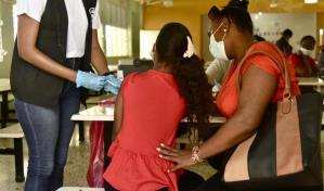 Comienza de forma t&iacute;mida vacunaci&oacute;n en ni&ntilde;os menores de 12 a&ntilde;os