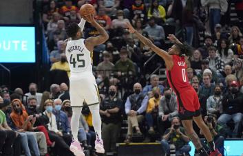 VÍDEO | Vuelve Gobert, Mitchell guía al Jazz a triunfo sobre Rockets