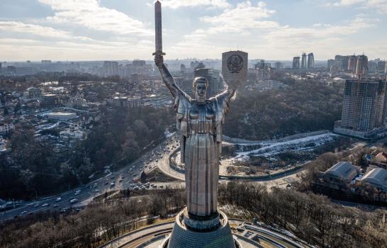 Rusia anuncia retirada de tropas entre tensiones en Ucrania