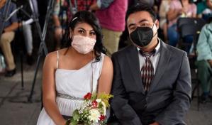 M&aacute;s de 660 parejas se casan en San Valent&iacute;n en un suburbio de Ciudad de M&eacute;xico