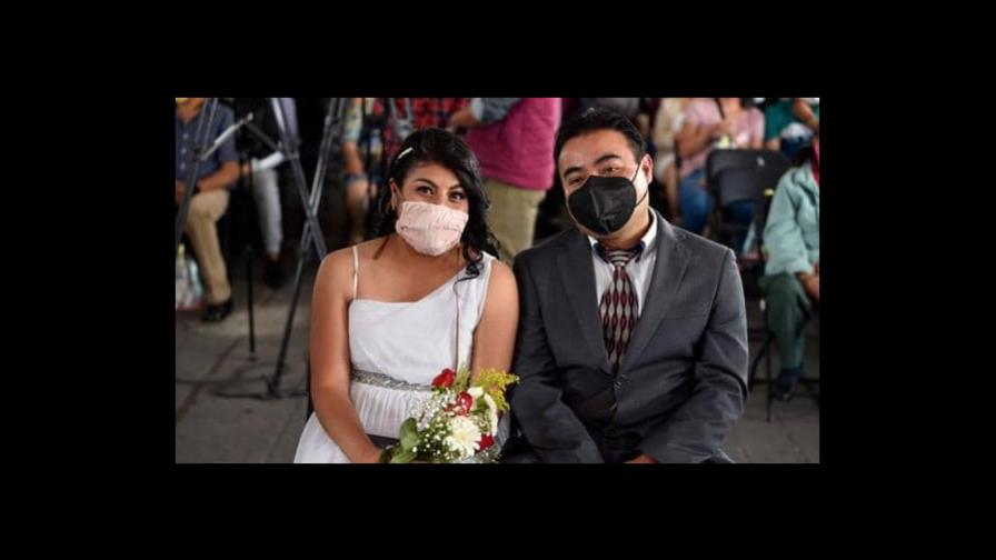 Más de 660 parejas se casan en San Valentín en un suburbio de Ciudad de México