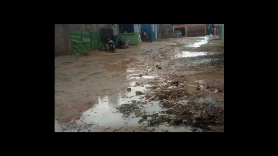 Denuncian mal estado en calles del sector Villa San Carlos en La Romana