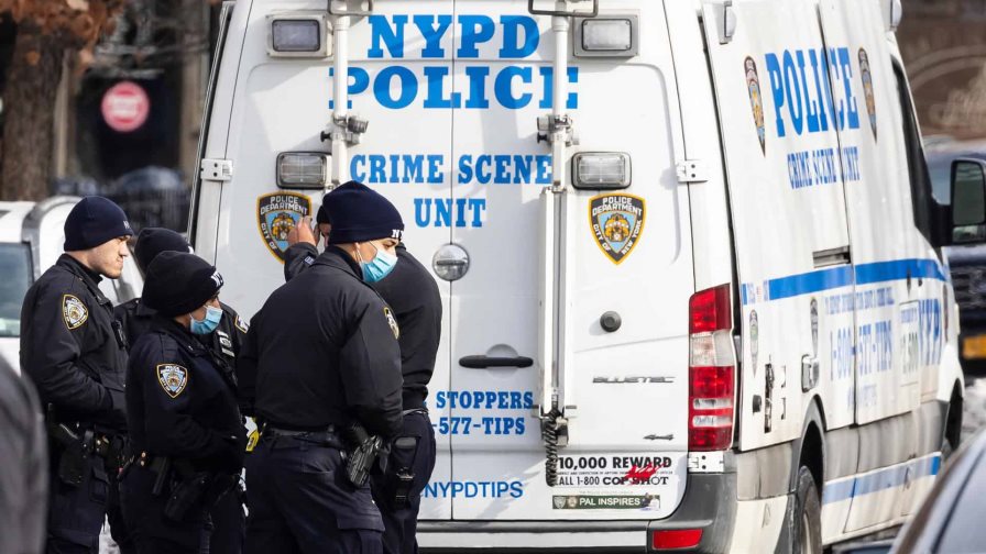 Hallan escondida bajo una escalera a niña desaparecida hace 2 años en EE.UU.