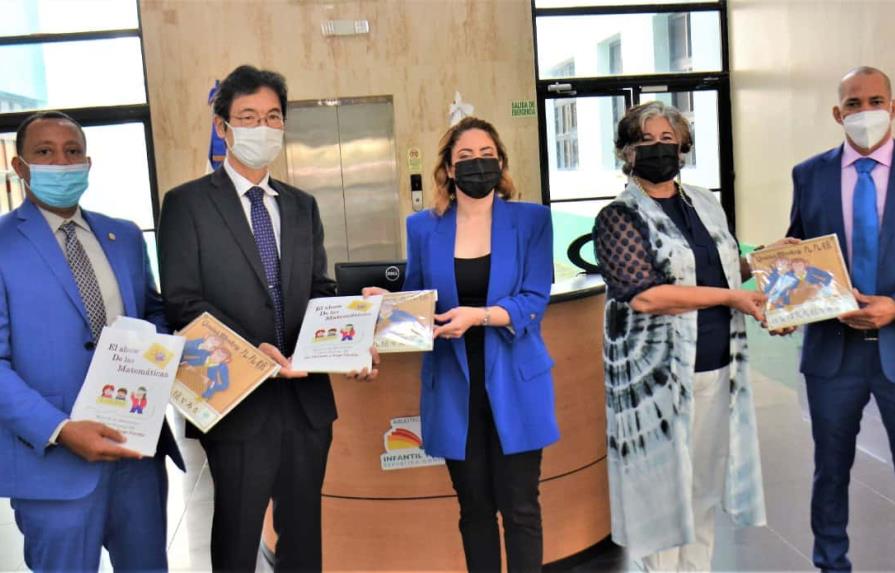 Embajador del Japón visita la Biblioteca Infantil y Juvenil de RD
