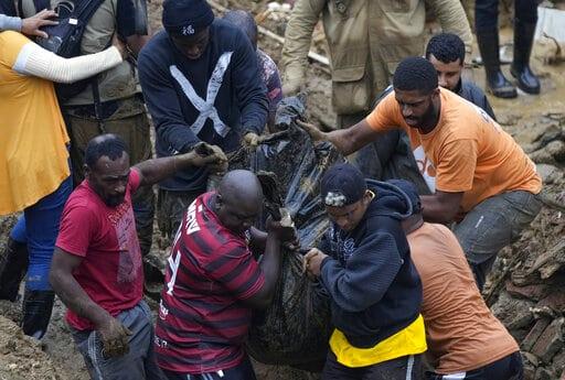 Deslaves y lluvias torrenciales dejan 58 muertos en Brasil