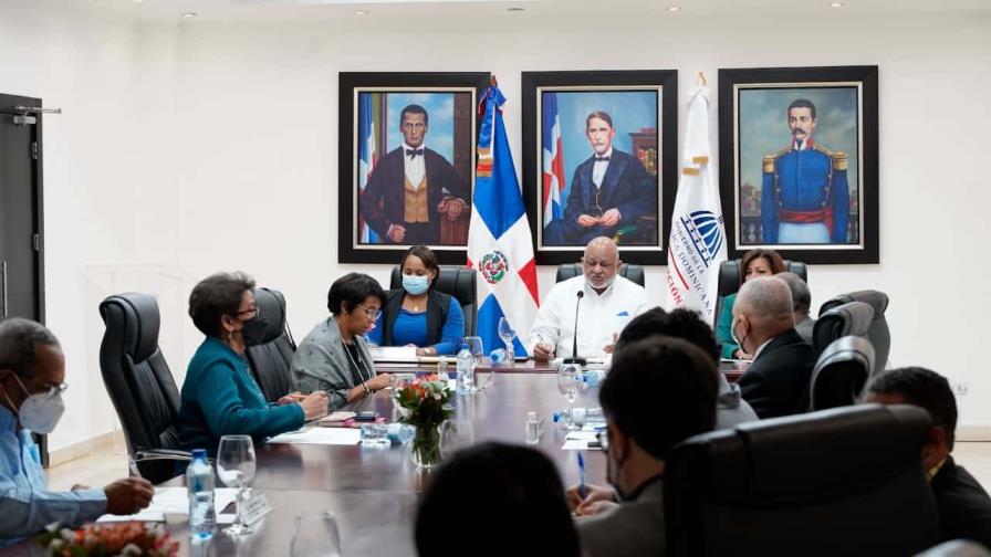 Aprueban uso de libros digitales en los centros educativos a nivel nacional