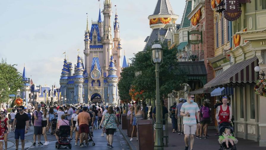 Disney flexibiliza el uso de mascarillas en sus parques en EEUU Disney flexibiliza el uso de mascarillas en sus parques en EEUU