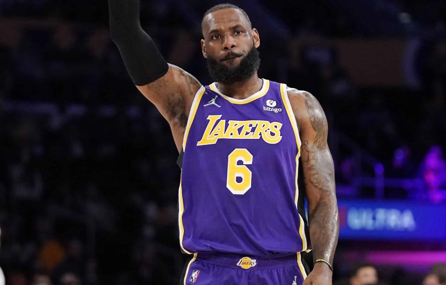 VÍDEO | James impulsa remontada de Lakers en último cuarto ante Jazz