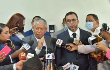 PLD y PRD acusan al Gobierno de presionar a sus alcaldes para que pasen al PRM