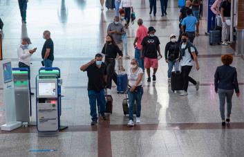 Investigan denuncia sobre robo de equipaje en el AILA - Diario Libre