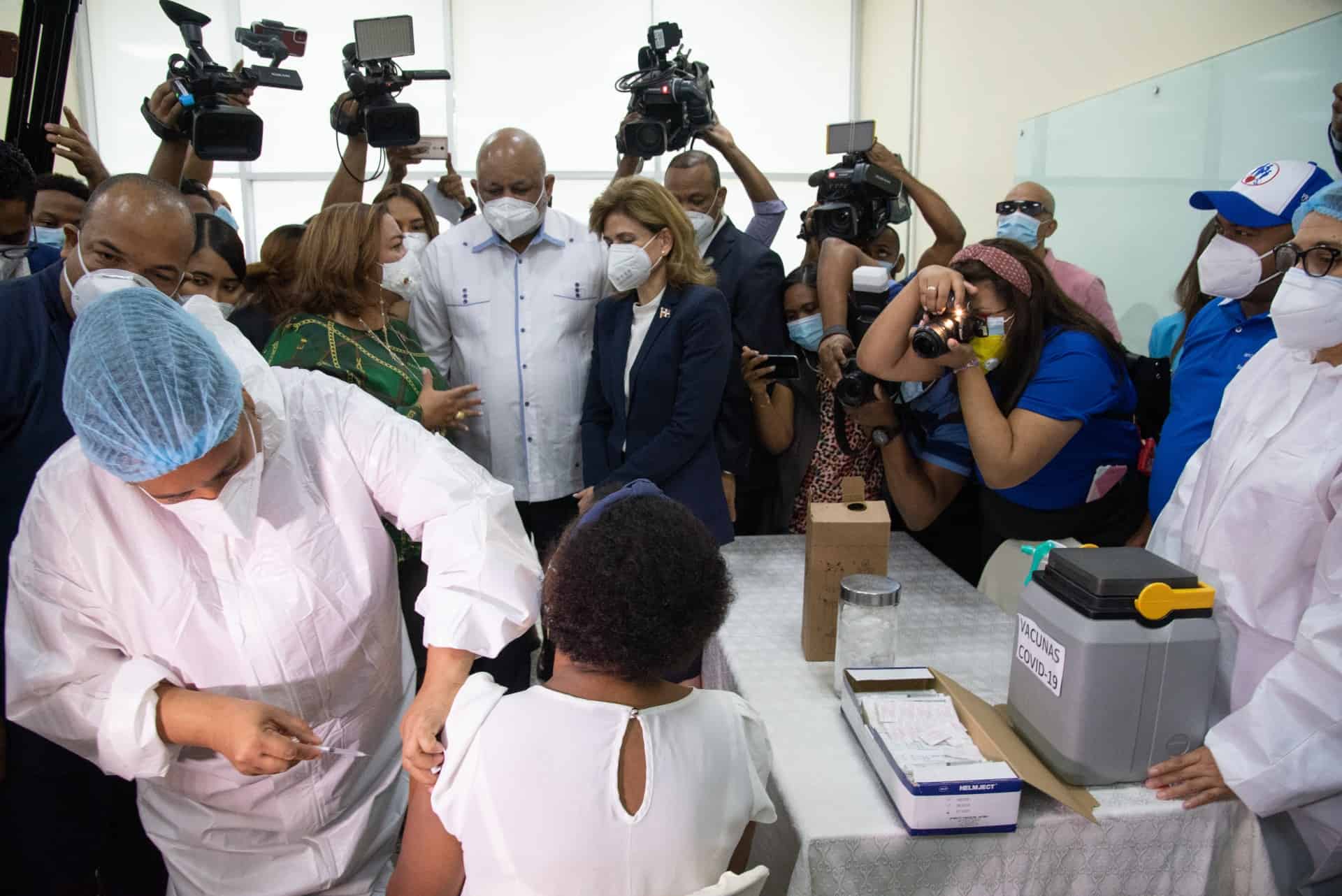 La vacunación de maestro inició en la Unphu.