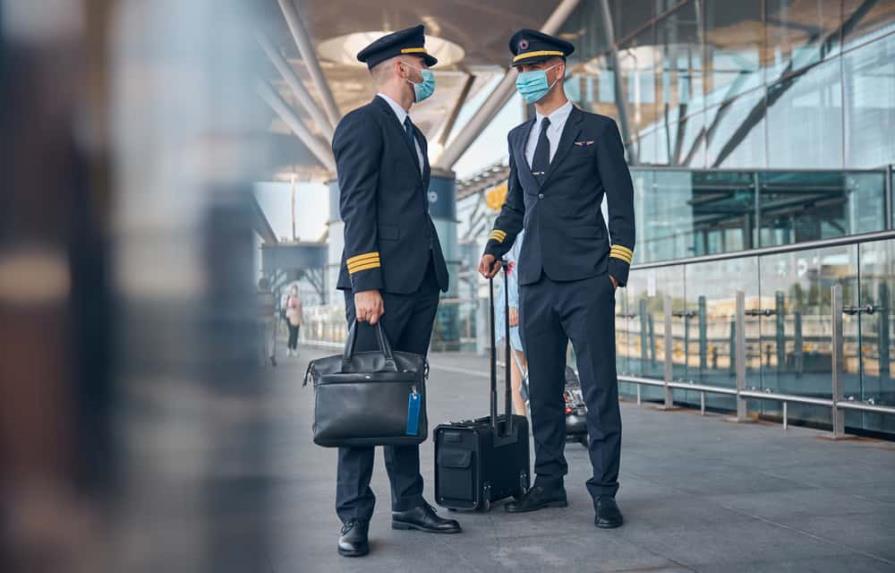 Asociación de aerolíneas pide acabar con las barreras a los viajes en avión por el COVID-19