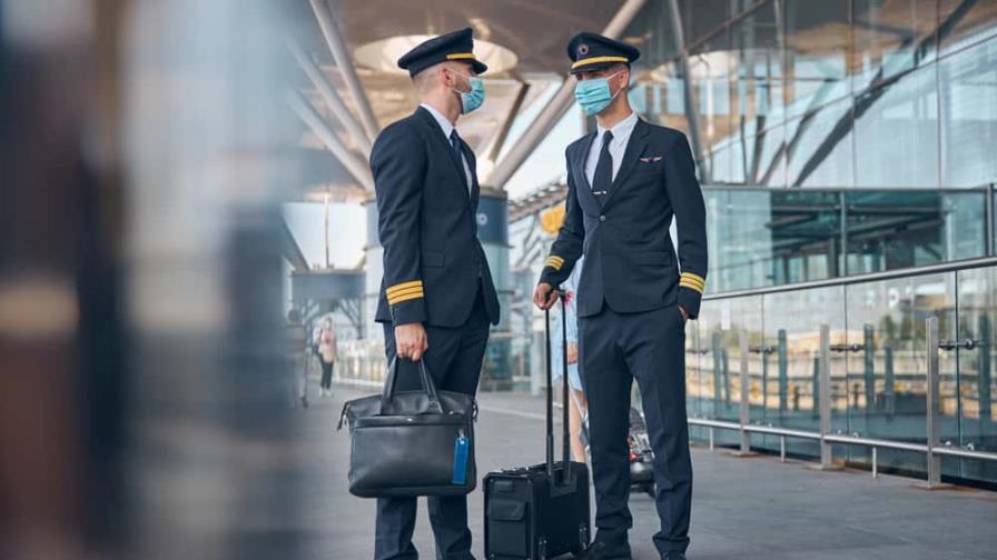 Asociación de aerolíneas pide acabar con las barreras a los viajes en avión por el COVID-19