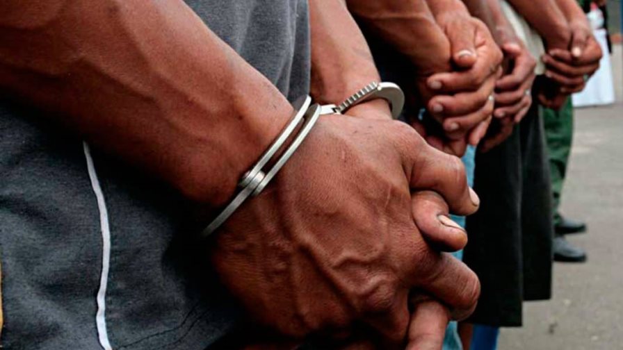 Policía desmantela banda de asaltantes en Santo Domingo Oeste Policía desmantela banda de asaltantes en Santo Domingo Oeste