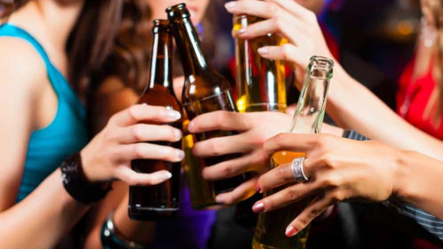 ¿Te dan ganas de beber alcohol por la noche? Esta es la razón ¿Te dan ganas de beber alcohol por la noche? Esta es la razón