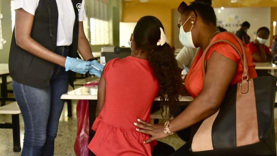 Al menos 1,200 niños de El Seibo y San Pedro de Macorís se han vacunado contra el COVID-19