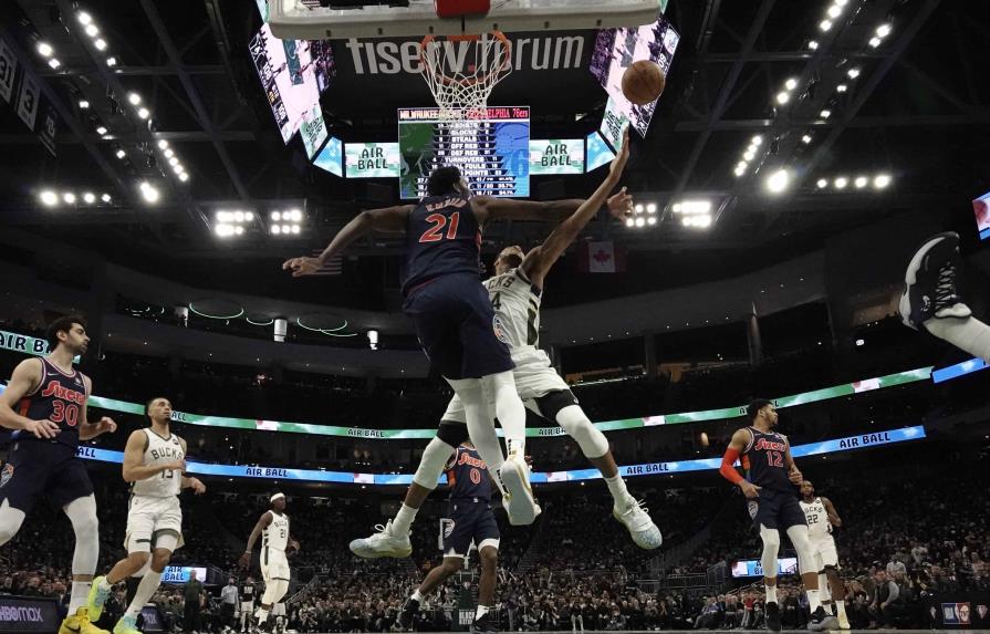 VÍDEO | Con 42 puntos de Embiid, 76ers superan a los Bucks