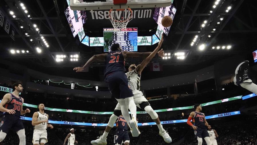 VÍDEO | Con 42 puntos de Embiid, 76ers superan a los Bucks
