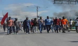 Miles de trabajadores haitianos vuelven a exigir aumento del salario mínimo