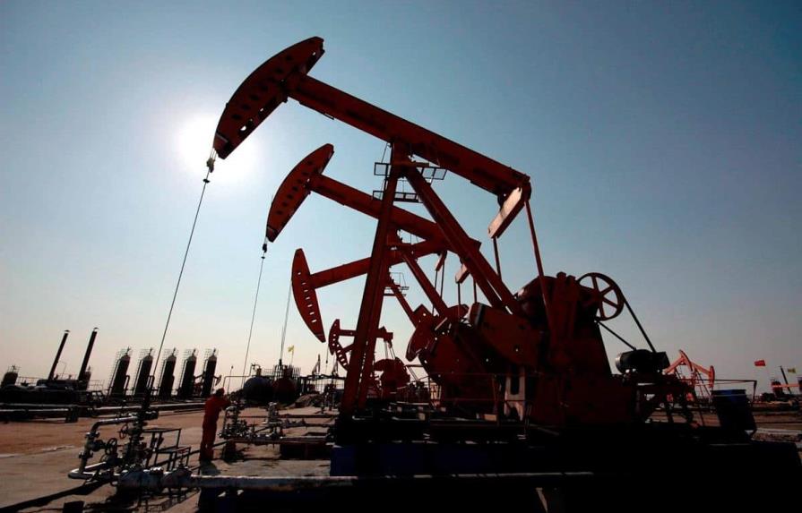 El petróleo de Texas baja un 0,8 % y cierra en 91,07 dólares el barril