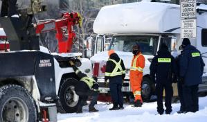 Policía de Canadá interviene protesta en Ottawa y detiene a más de 100 manifestantes