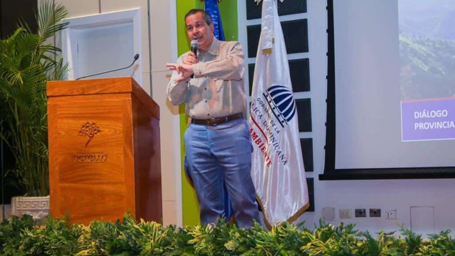 Medio Ambiente plantea soluciones a problemática medioambiental de Peravia