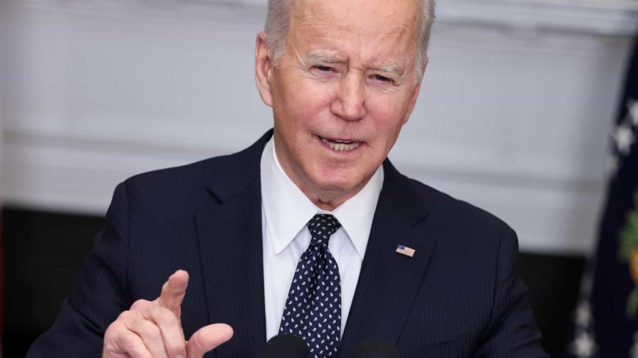 Biden celebra el fin de la huelga de estibadores y alaba la negociación colectiva