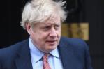 Johnson levanta todas las restricciones por COVID aunque promete precaución