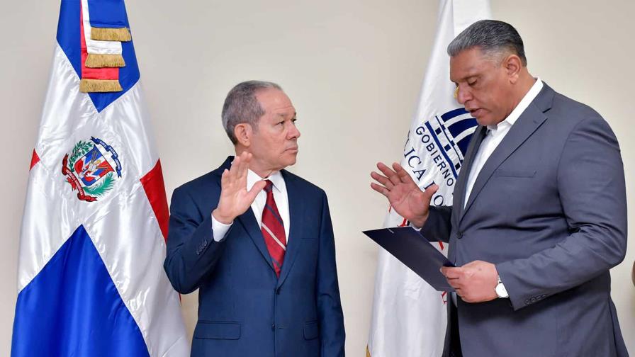 Juramentan nuevo titular del Viceministerio de Armas; el puesto tenía tres meses acéfalo