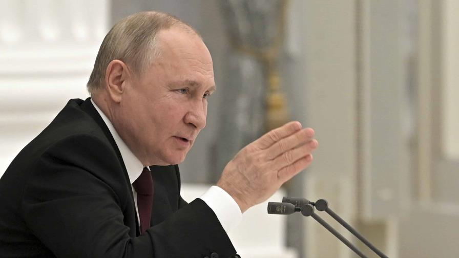 Putin acusa a Occidente de amenazar Rusia y estudia reconocer independencia de separatistas en Ucrania