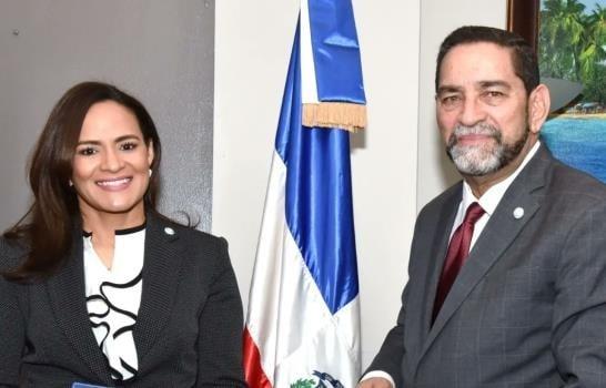 Consulado Dominicano en NY reconoce a periodista Esperanza Ceballos