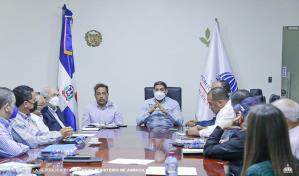 Ministerio de Agricultura  y sector avícola acuerdan mantener estabilidad  de precios del pollo