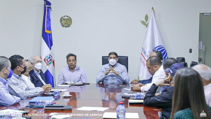 Ministerio de Agricultura y sector avícola acuerdan mantener estabilidad de precios del pollo Ministerio de Agricultura y sector avícola acuerdan mantener estabilidad de precios del pollo