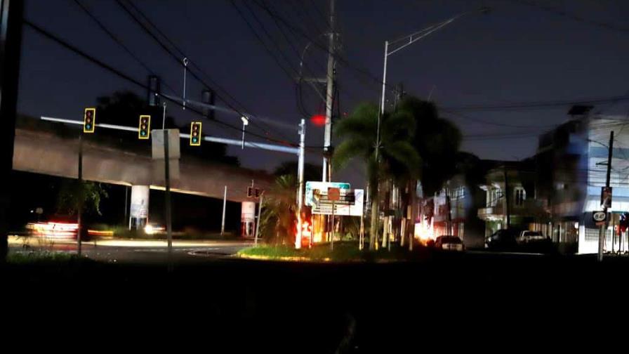 Más de 700,000 clientes en Puerto Rico sin electricidad por un apagón