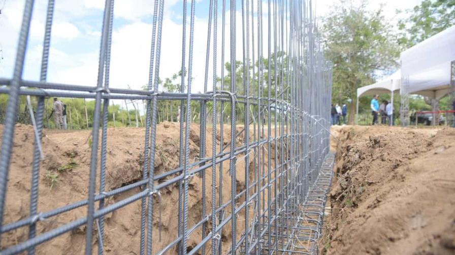 Posiciones a favor y en contra de la verja perimetral en la frontera con Haití Posiciones a favor y en contra de la verja perimetral en la frontera con Haití