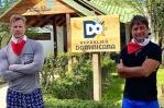 Actores de “La casa de papel” y “La reina del flow” visitan los Saltos de Damajagua