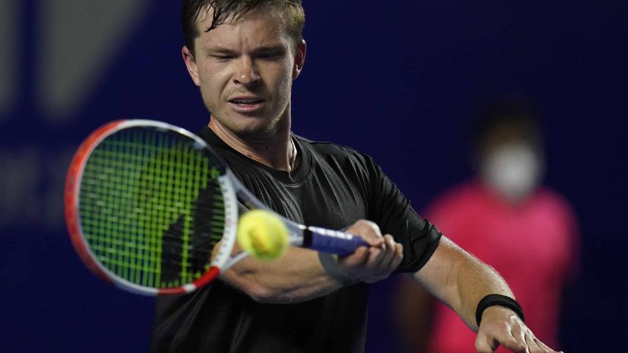 Kozlov gana a Dimitrov, espera a Nadal en Abierto Mexicano