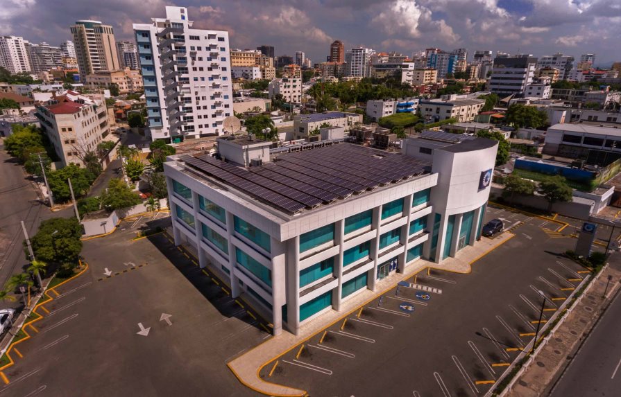 Banco Popular conmemora 10 años de su proyecto de oficinas fotovoltaicas