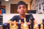 Gran maestro indio de 16 años vence al campeón mundial de ajedrez Magnus Carlsen