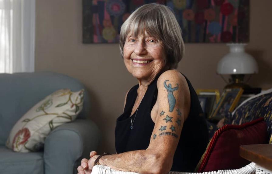 Mujer de Michigan que cumple 100 años se hace otro tatuaje