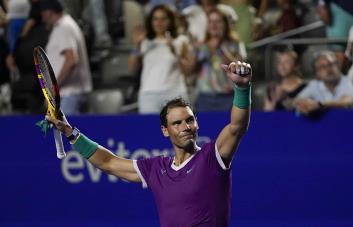Rafael Nadal y Daniil Medvedev avanzan en Acapulco