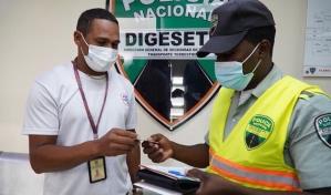 Digesett fiscaliza conductor de veh&iacute;culo de Aduanas que transit&oacute; por ciclov&iacute;a