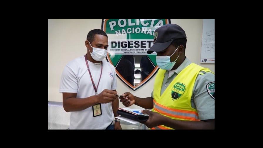 Digesett fiscaliza conductor de vehículo de Aduanas que transitó por ciclovía