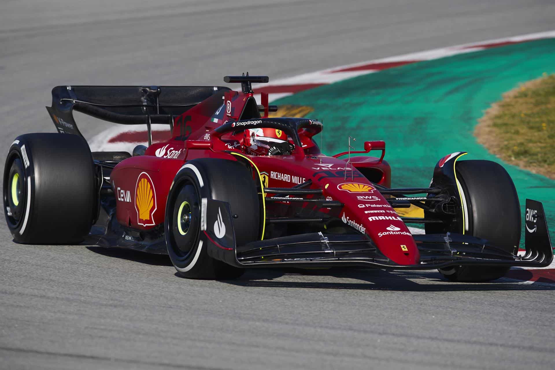 El piloto monegasco de Ferrari Charles Leclerc durante la primera jornada de los entrenamientos oficiales de pretemporada de Fórmula Uno que se celebran en el circuito de Barcelona-Cataluña. 