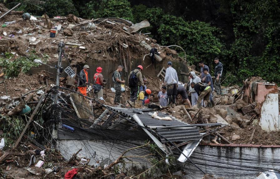 Se eleva a 186 muertos por lluvias torrenciales en Petrópolis, Brasil
