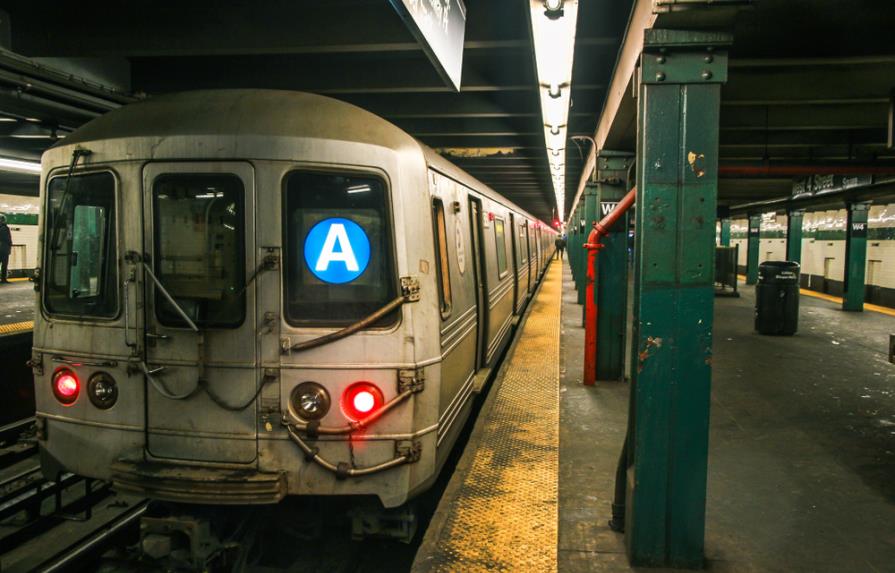 Instalarán mamparas en el metro de Nueva York para evitar empujones