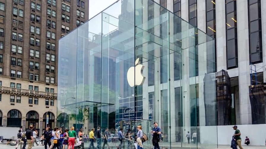Hombre retiene a 70 rehenes y pide 200 millones en criptomonedas en un Apple Store Hombre retiene a 70 rehenes y pide 200 millones en criptomonedas en un Apple Store