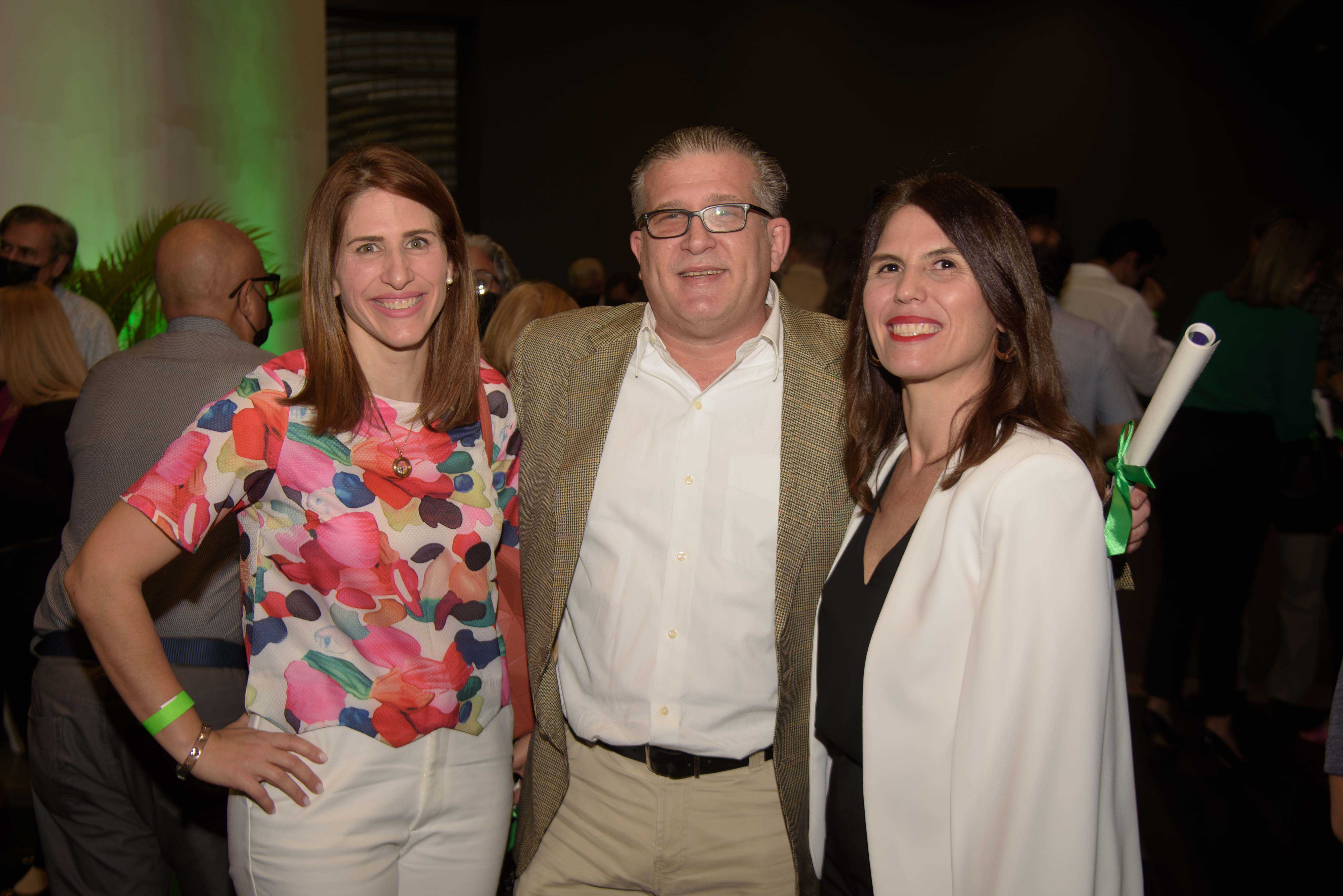 Ana Lluberes, Oscar Lluberes y Yira Yarull. 