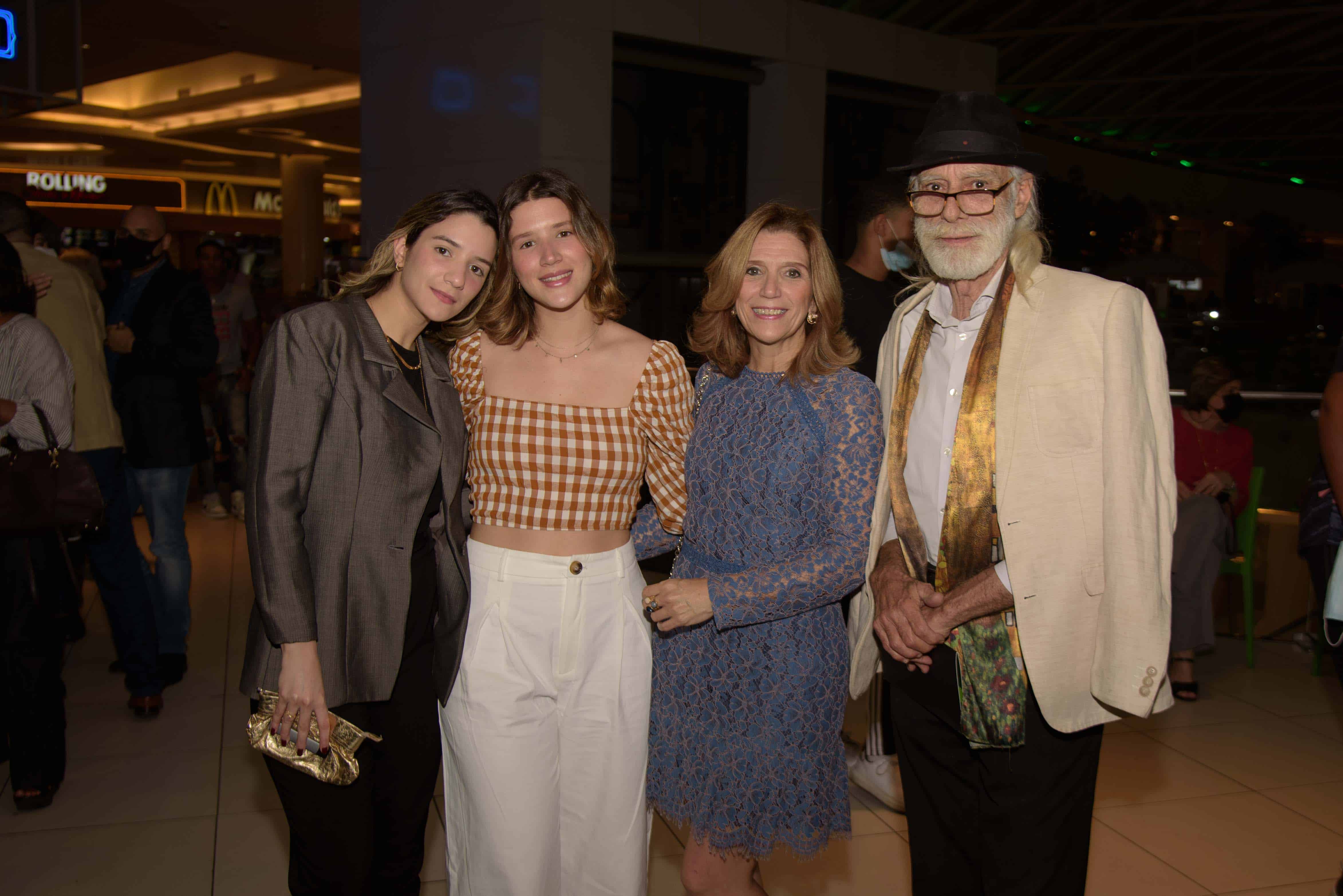 Daniela Rodríguez, Paula Rodríguez y Lisette Fernández y Orlando Minicucci Morel.